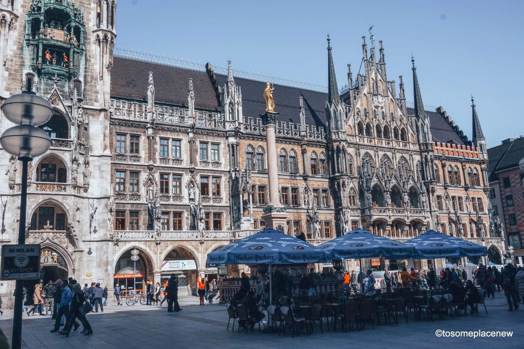慕尼黑的玛丽广场。在慕尼黑最好的5天行程。阅读每日热门景点列表，如玛丽恩广场，英国花园，纽伦堡，达豪，富森等一日游#慕尼黑#德国#行程慕尼黑