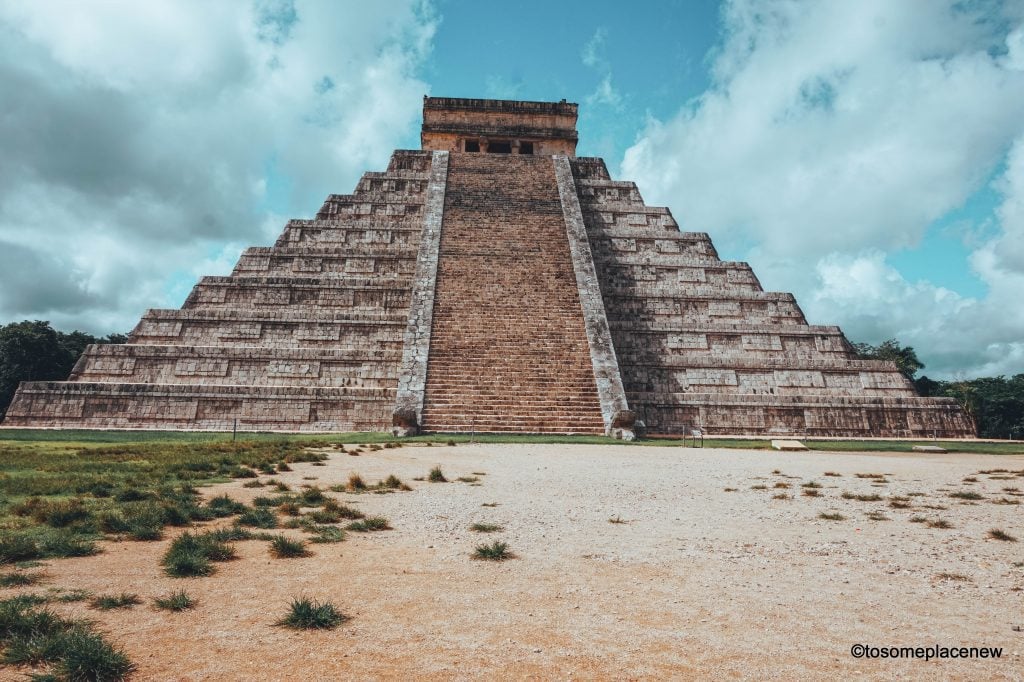 在奇琴伊察的主金字塔-探索墨西哥奇琴伊察的玛雅遗迹。阅读所有关于它的历史、旅行小贴士和行程安排。现代世界奇迹之一的奇琴伊察的快速指南。