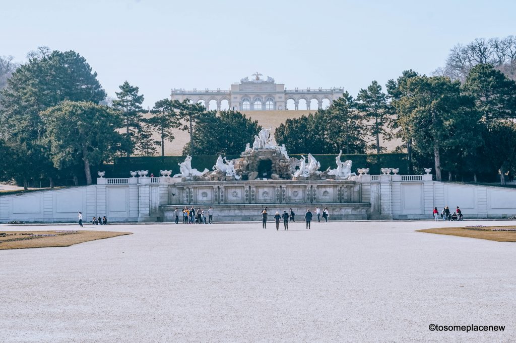 维也纳的十大旅游项目把它们列入你的维也纳遗愿清单。排名前十的景点包括维也纳歌剧院、圣大教堂、美泉宫等。阅读这篇文章了解更多信息。维也纳十大必看景点
