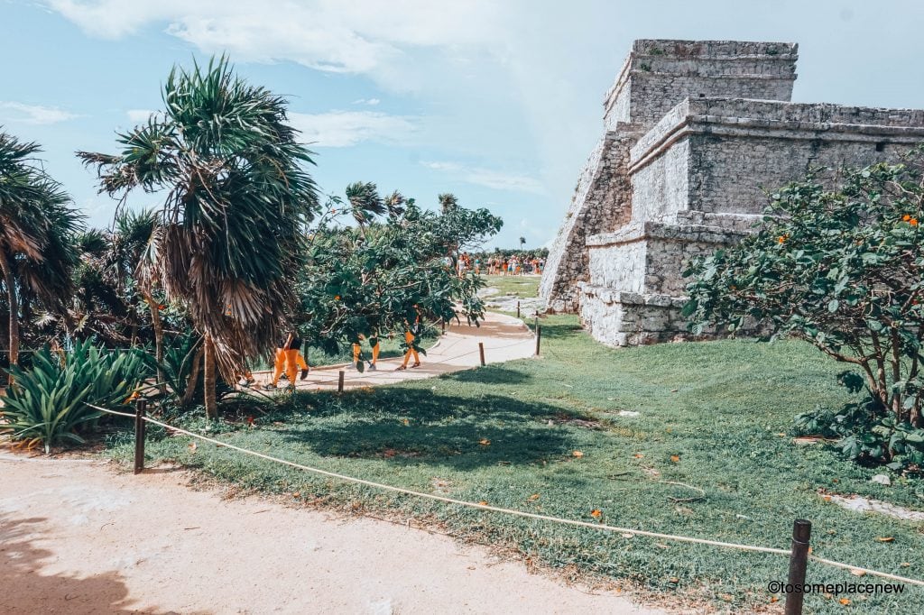 图卢姆是位于墨西哥Yucatán半岛的一个沿海城镇。图卢姆以其海滩和古玛雅遗址而闻名。这篇文章重点介绍了一天的行程和图卢姆遗址的快速指南，包括普拉亚帕拉迪索。