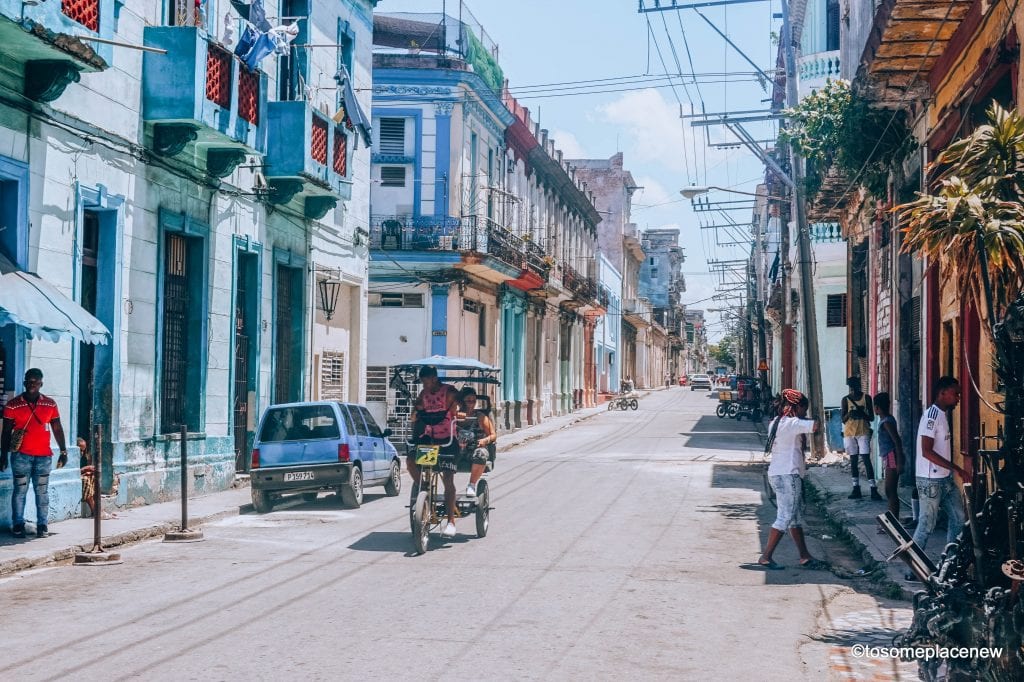 哈瓦那古巴街道。古巴哈瓦那的美丽照片。哈瓦那的每条街道都讲述着一个有趣的故事。把这些令人惊叹的景点列入你的古巴旅行日程。