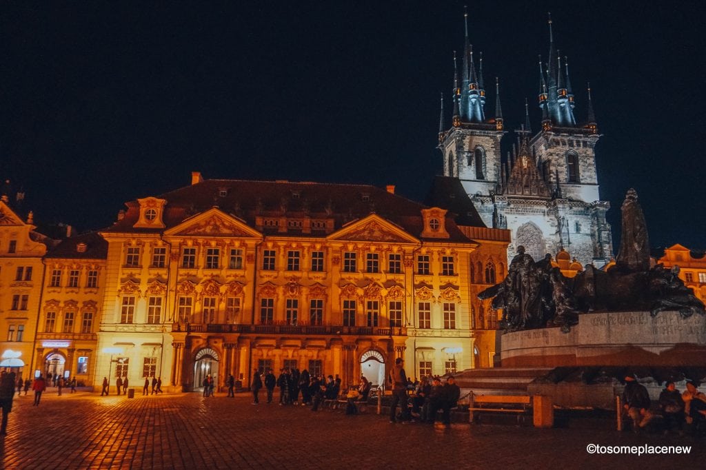 在离开老城区之前，一定要体验布拉格夜晚的美景。(布拉格之夜)