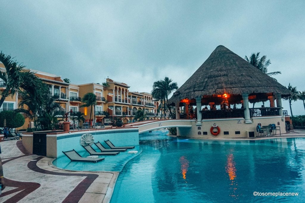 格兰波尔图度假村普拉亚德尔卡门是一个最好的全包酒店位于PDC第五大道附近，墨西哥。读一篇客人写的诚实的评论。