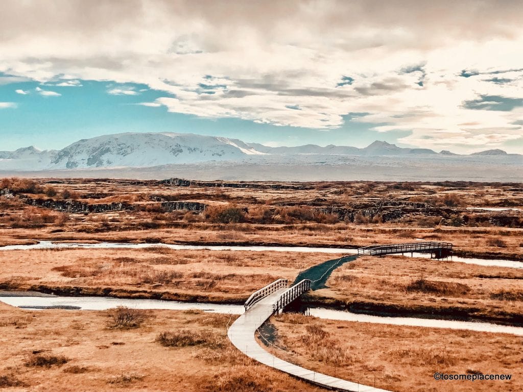 你打算去冰岛旅行吗?阅读这个终极指南-冰岛旅行小贴士-充满了提示，如货币，包装，预算和储蓄，应用程序等