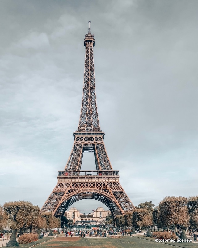 巴黎埃菲尔铁塔。完美的4天巴黎行程-体验最好的观光与事情在巴黎4天，吃什么，住在哪里和其他旅行提示
