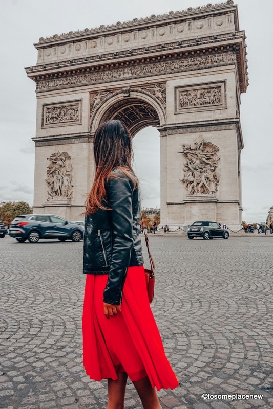 凯旋门红裙女孩完美4日巴黎行程-体验最好的观光与事情在巴黎4天，吃什么，住在哪里和其他旅行提示
