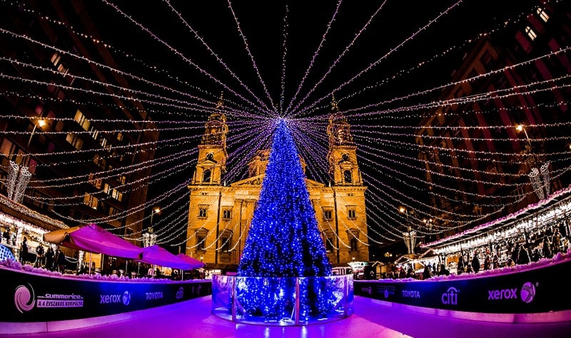 圣斯蒂芬大教堂前的圣诞市场-欧洲最佳冬季目的地万博登录入口主页