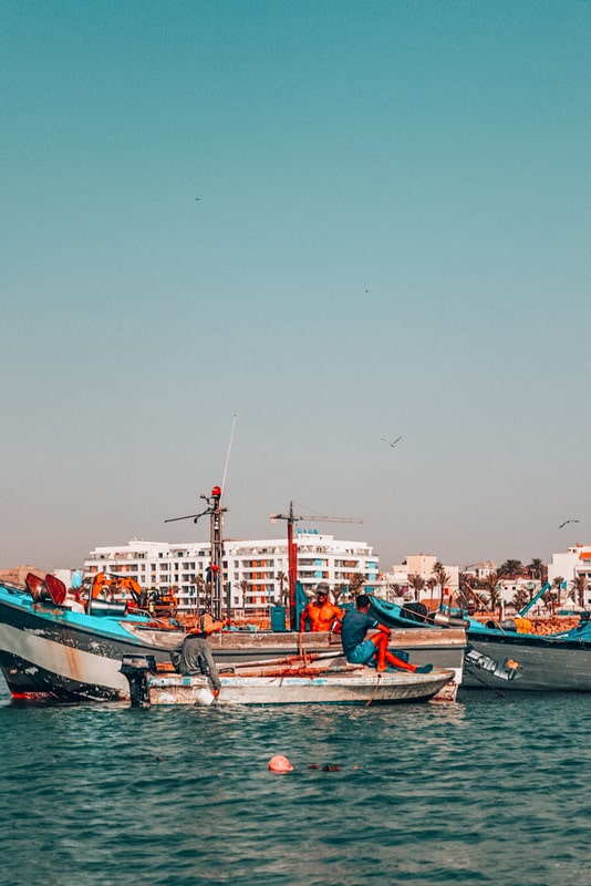 摩洛哥港——从西班牙乘渡轮到摩洛哥，一天或更长时间