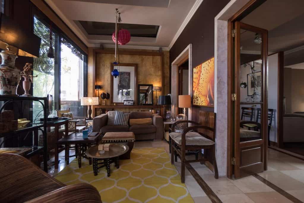 Happy House的客厅靠近Sky，是里斯本最好的Airbnbs