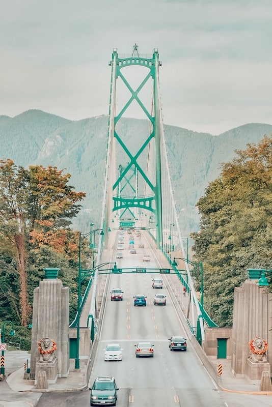 加拿大卑诗省温哥华的狮门大桥入口