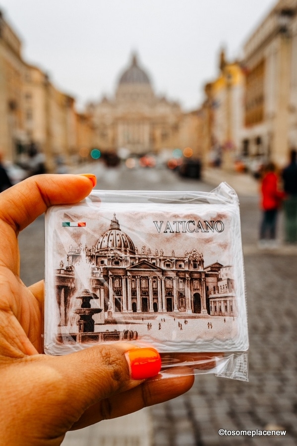 以梵蒂冈为背景的磁铁。大罗马Instagram
