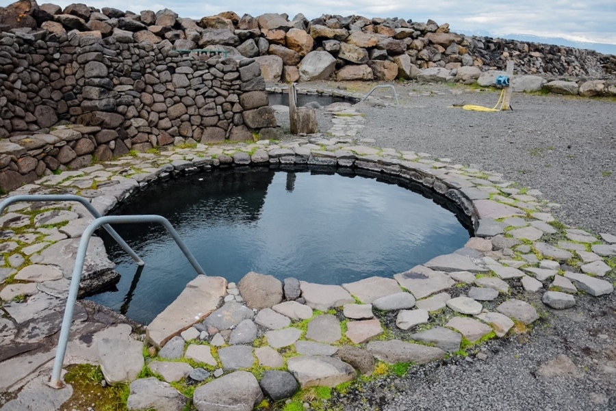 冰岛的格雷蒂斯拉格热水池