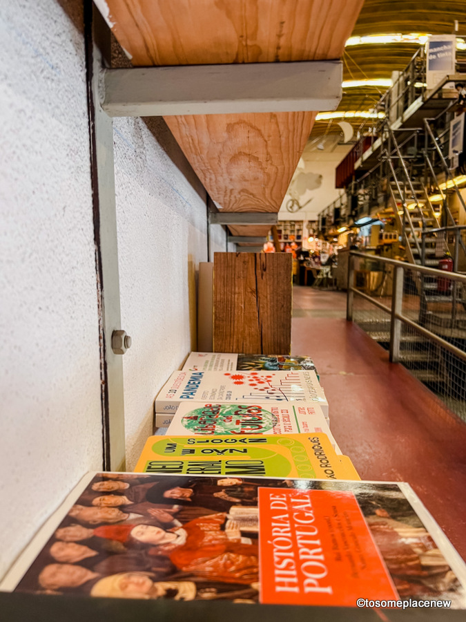 葡萄牙历史书在LX工厂勒德瓦加尔书店