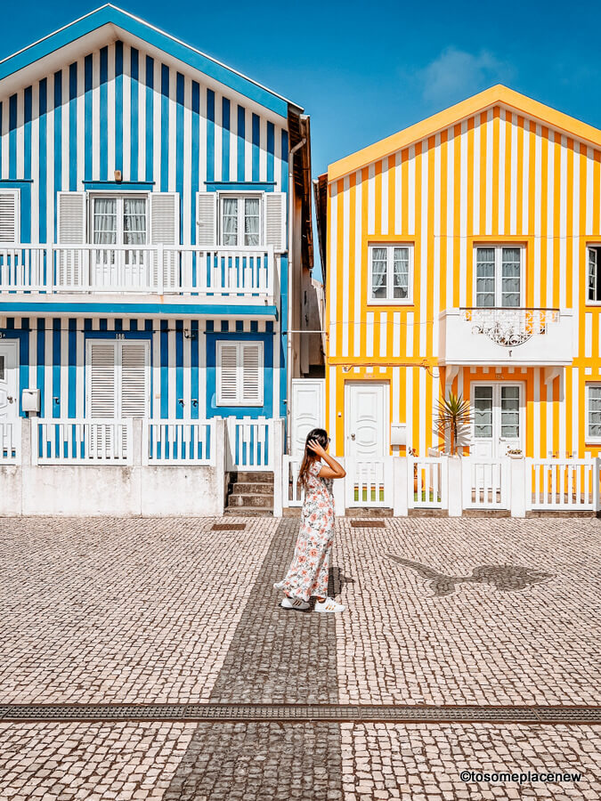 女孩在科斯塔诺瓦，从葡萄牙波尔图最好的一日游之一