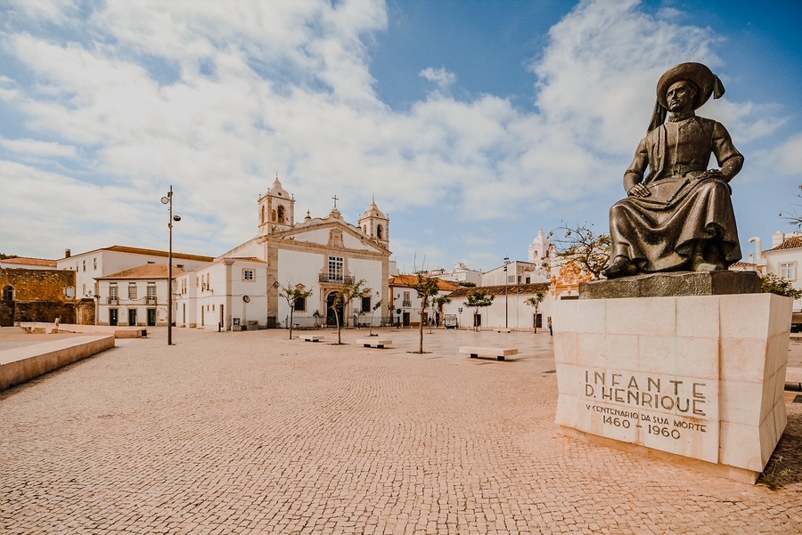 在葡萄牙阿尔加维拉各斯历史中心的老城区，可以看到圣安东尼奥教堂