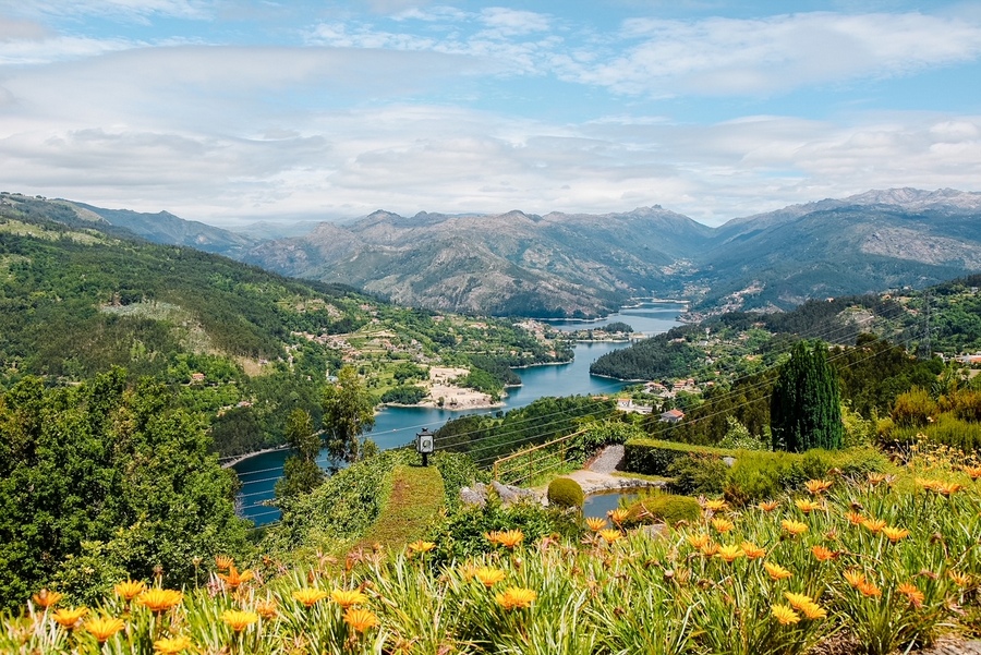 利马河蜿蜒穿过葡萄牙唯一的国家公园佩内达热尔斯