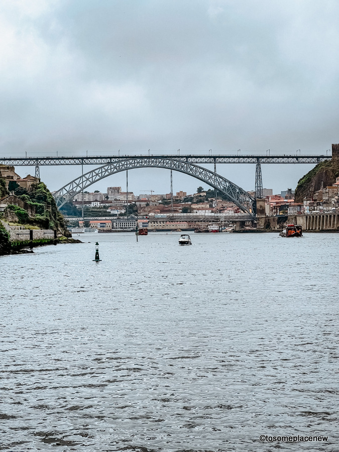 从六桥游轮上可以看到标志性的路易一世桥