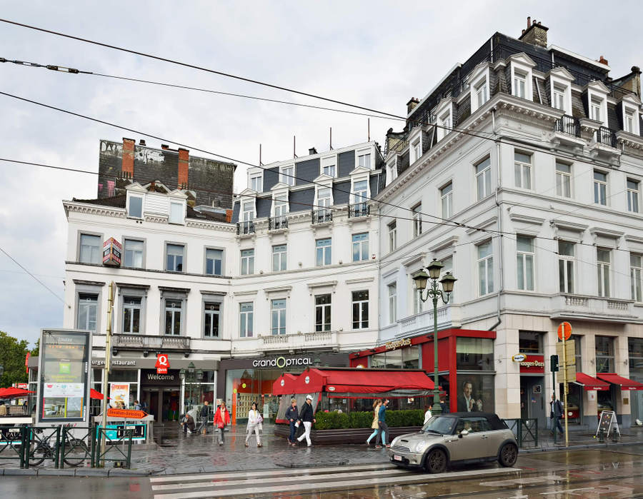 对于第一次来布鲁塞尔的游客来说，繁忙的路易丝大道在哪里住