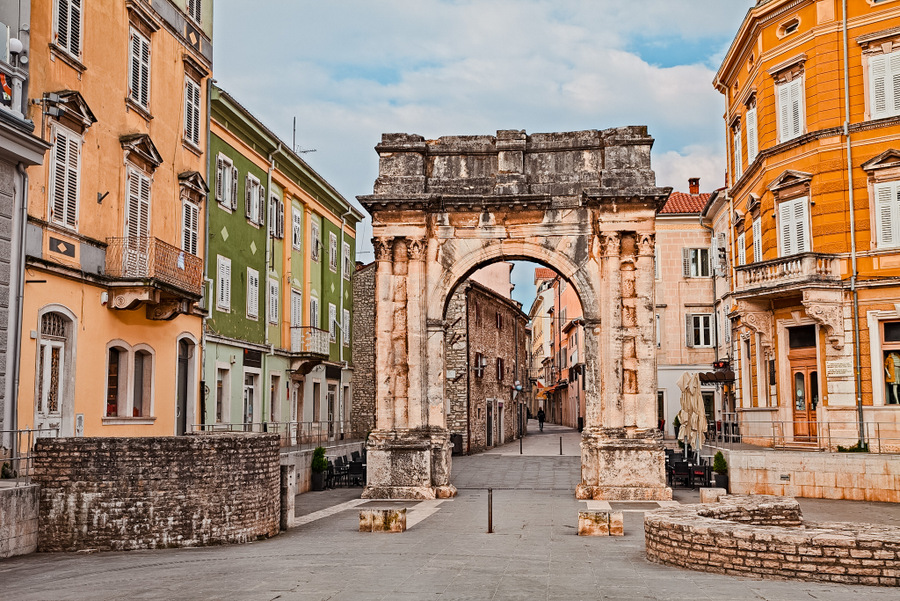 罗马的塞尔吉凯旋门，古老的城门之一