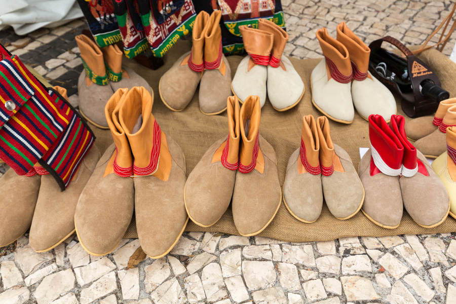 马德拉岛传统鞋:由皮革和麂皮制成