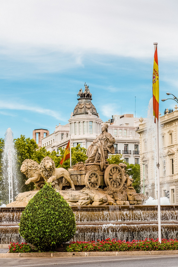 马德里西贝莱斯广场的西贝莱斯喷泉