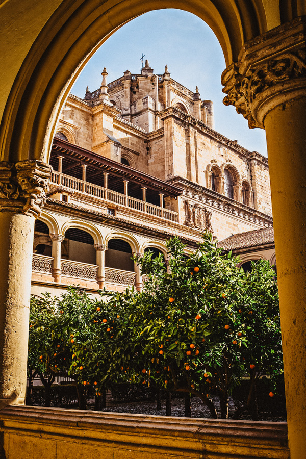 西班牙，格拉纳达，圣赫罗尼莫修道院的回廊