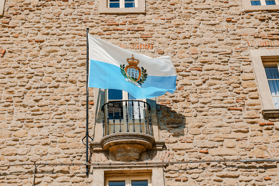 建筑上的圣马力诺国旗